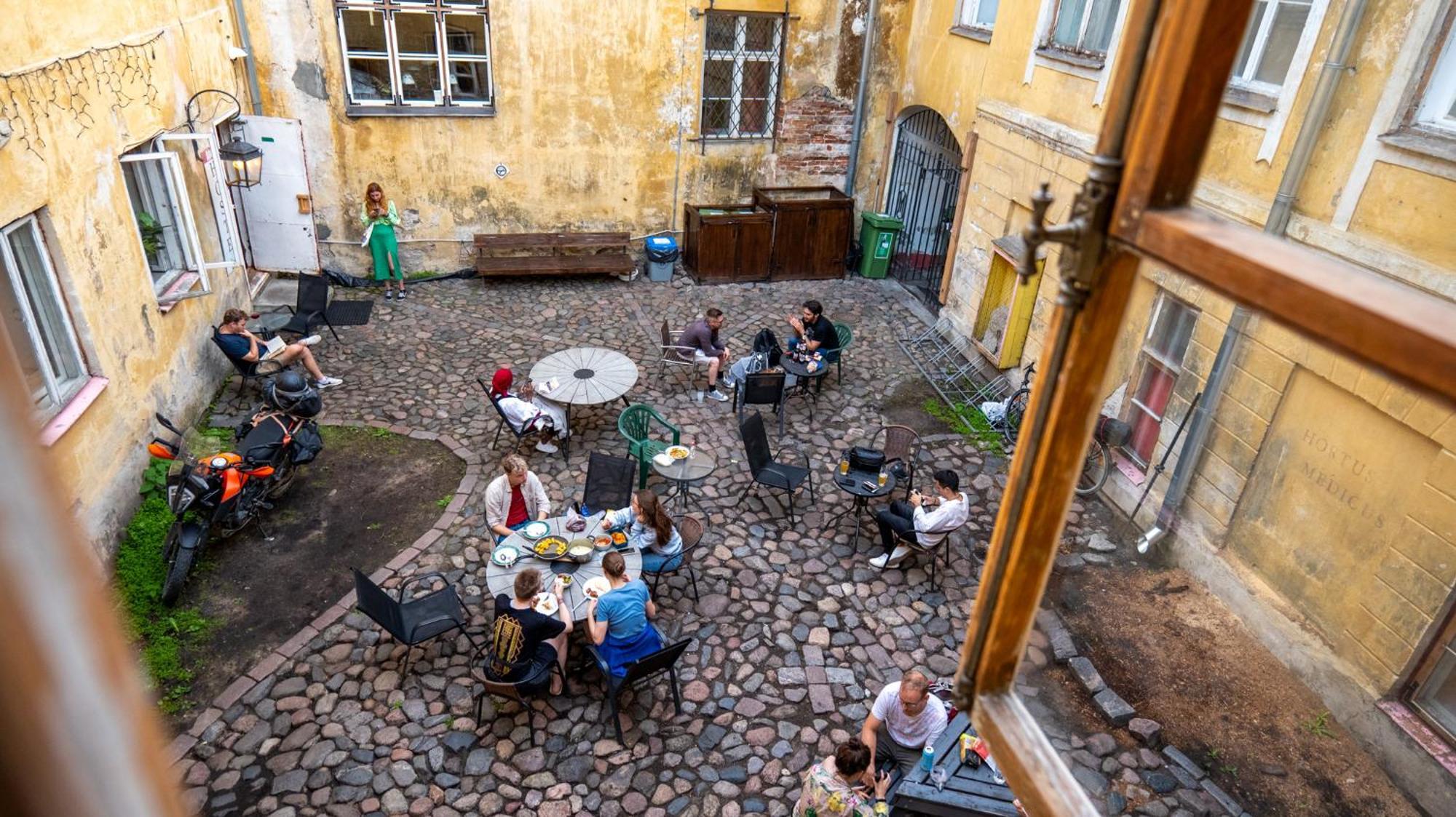 The Monks Bunk Hostel & Bar تالين المظهر الخارجي الصورة