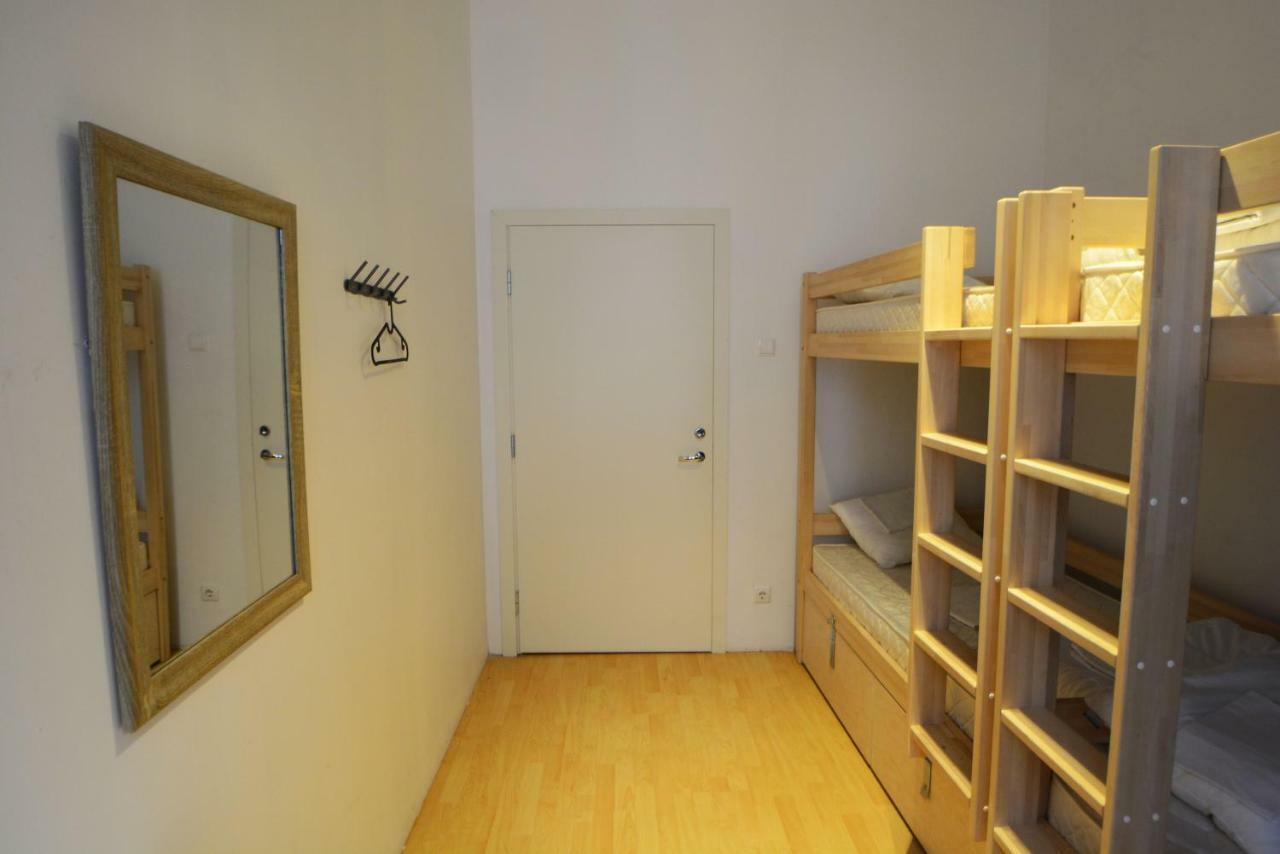 The Monks Bunk Hostel & Bar تالين المظهر الخارجي الصورة